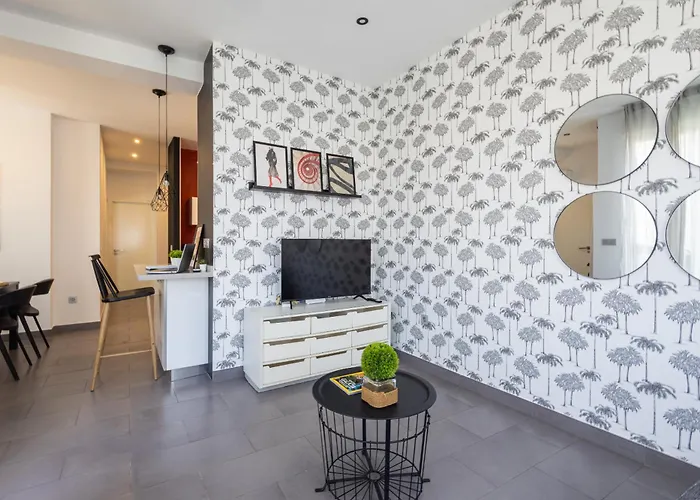 Florit Flats - Stylish 2 Bedroom Ac Wifi Terrace Attic In Center شقة *