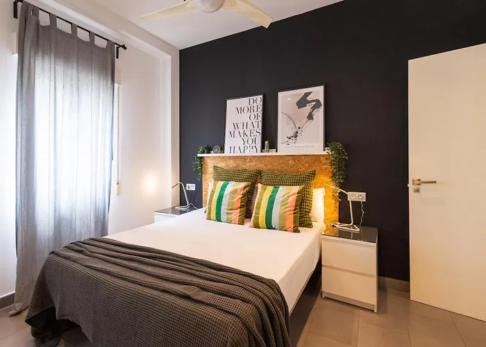 Florit Flats - Stylish 2 Bedroom Ac Wifi Terrace Attic In Center