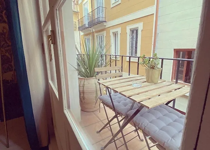 Mediterranean Flats Plaza Redonda 아파트 *