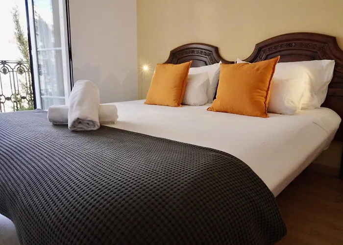 Hosted By Gracie * فالنسيا