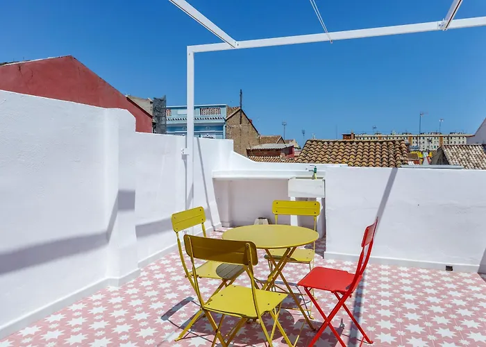 Artisan Haven: El Cabanyal Oasis Ferienhaus