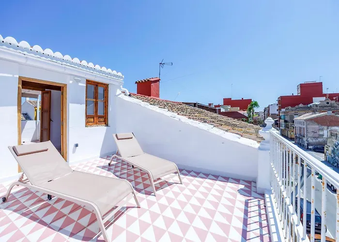 Artisan Haven: El Cabanyal Oasis Valencia