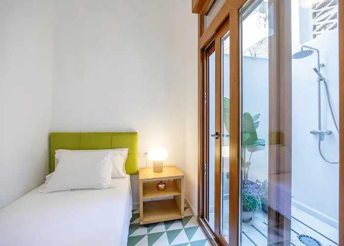 Artisan Haven: El Cabanyal Oasis *