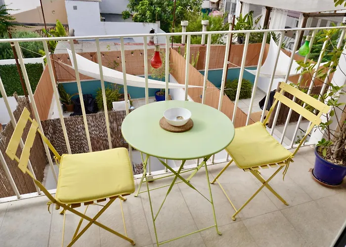 Hosted By Gracie Βαλένθια