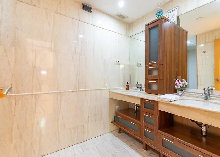 아파트 Penthouse Duplex In A 4 Floors Spanish House -8 Min To Center By Metro