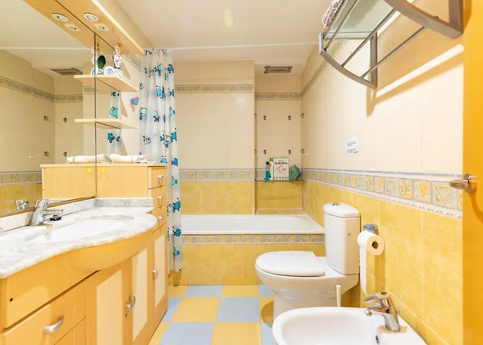 Penthouse Duplex In A 4 Floors Spanish House -8 Min To Center By Metro 아파트 *