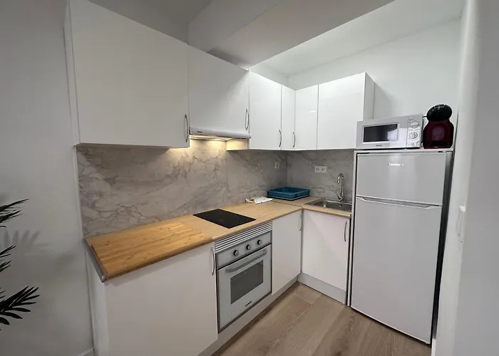 & A Y B Διαμέρισμα