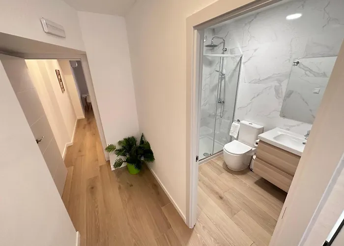 & A Y B * Βαλένθια