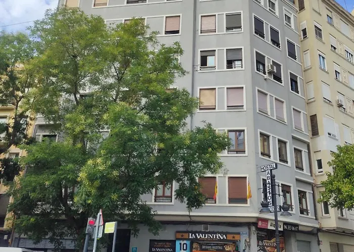 ホスタル アバストス