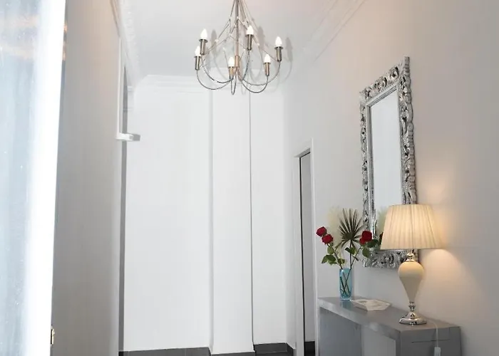 Flats Puente Ademuz De 3 شقة