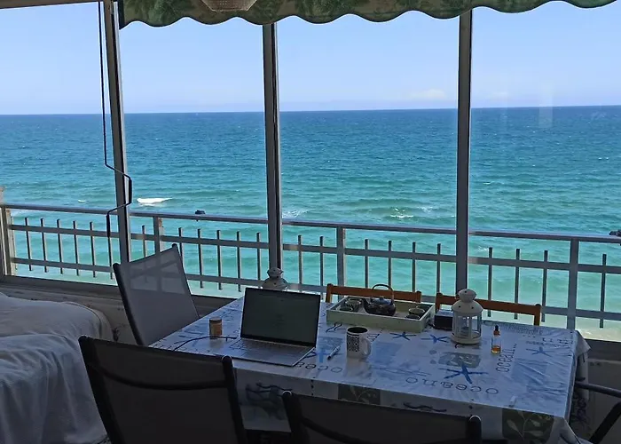 Blue Double Private At Front - En La Playa Piso Compartido Δωμάτια σε οικογενειακή κατοικία *