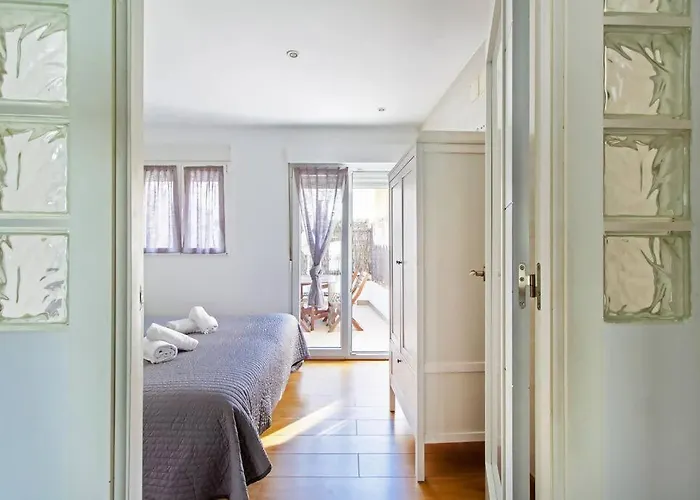 Con Terraza Privada Cerca De La Playa Διαμέρισμα *