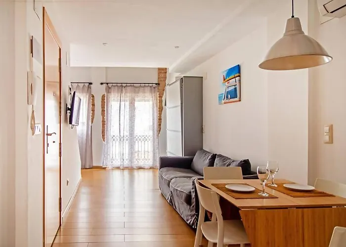 Con Terraza Privada Cerca De La Playa 아파트 *