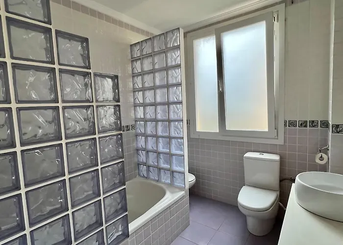 Bonito Y Grande Cerca De La Playa *