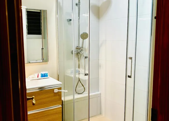 Travel Habitat Jardines De Viveros Valencia