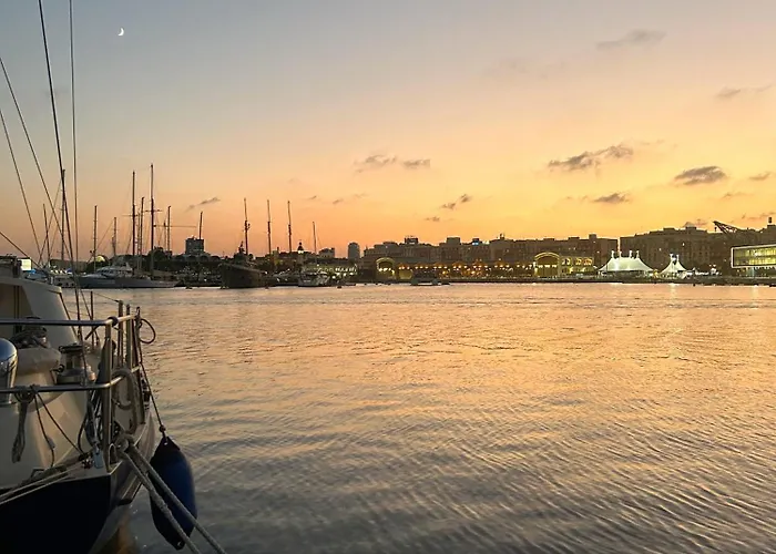 Botel Barco Muy Espacioso Con Dos Terrazas Centro!!