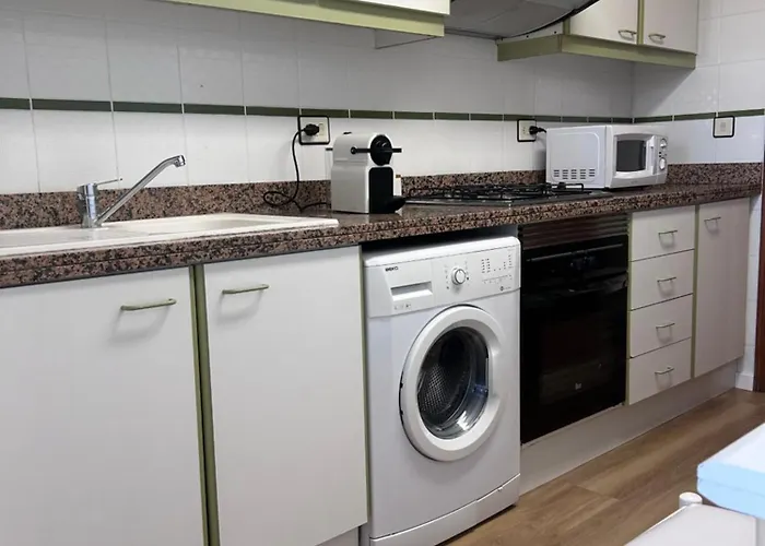 Daire Lovely 3-bedroom 15 Minutes From Valensiya