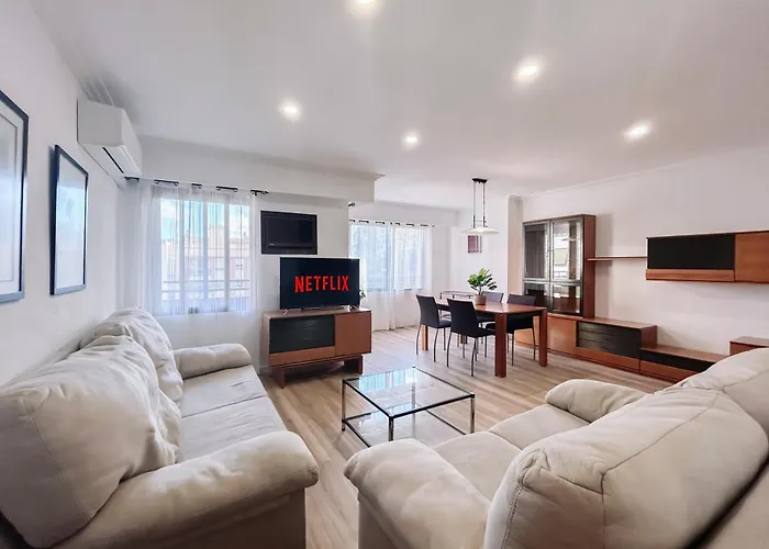 Daire Lovely 3-bedroom 15 Minutes From