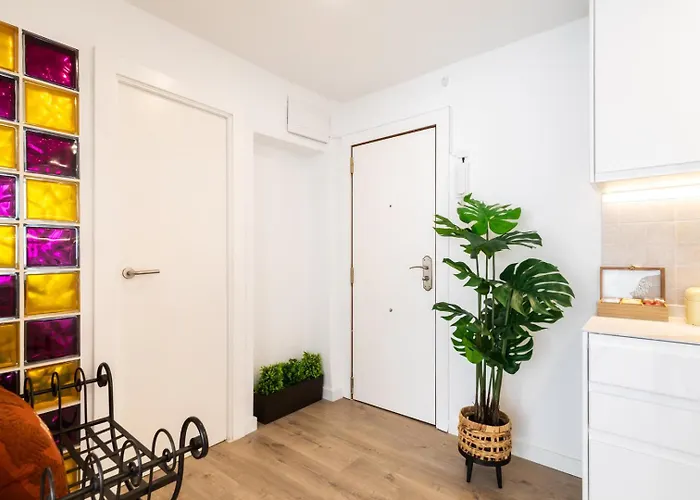 Urbannest Apartment *