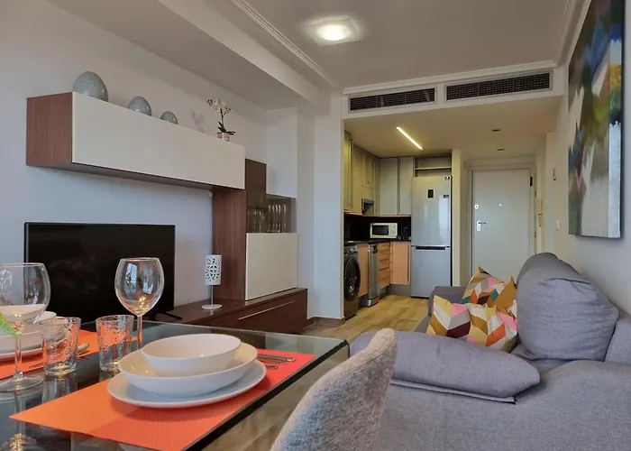 Apto En Ciudad De Ciencias Y Cerca Playa