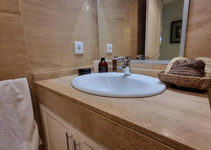 Apto En Ciudad De Ciencias Y Cerca Playa *