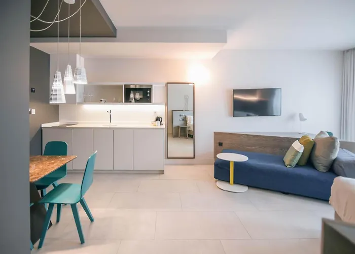 Myr Plaza Mercado & Hotel 4*