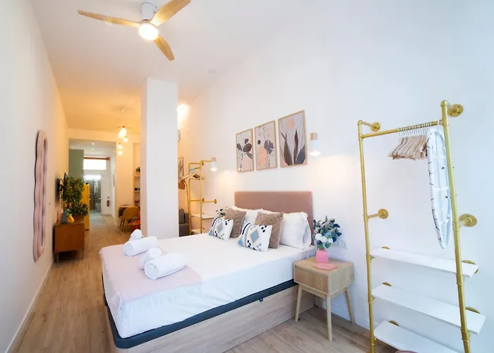 Color & Design Next To Russafa Soho شقة *