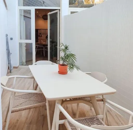 Junto A Ruzafa Apartment *