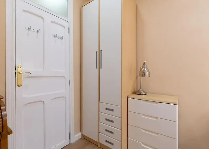 شقة Sleeps 6 Fast Wi-fi 2 Bathrooms *