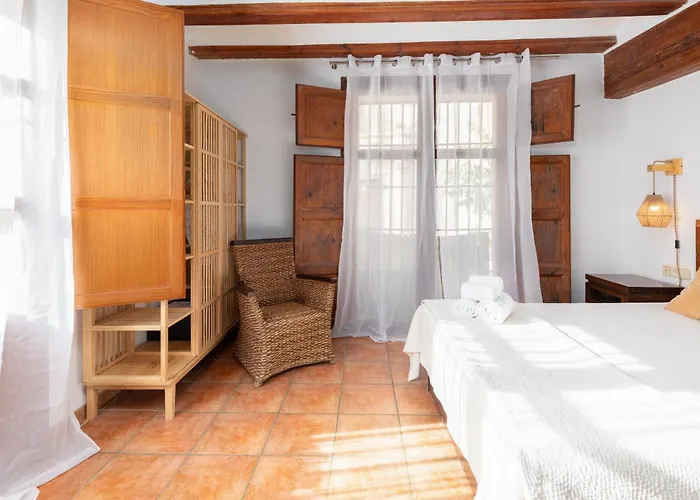 Travel Habitat Plaza Del Pilar. *