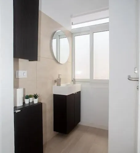 Acogedor Frente A Torres De Serrano