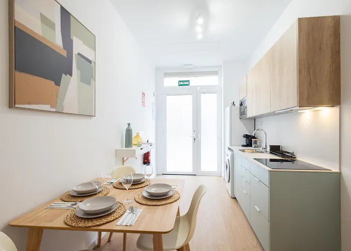 Daire Florit Flats - The Maritim Metro Station *