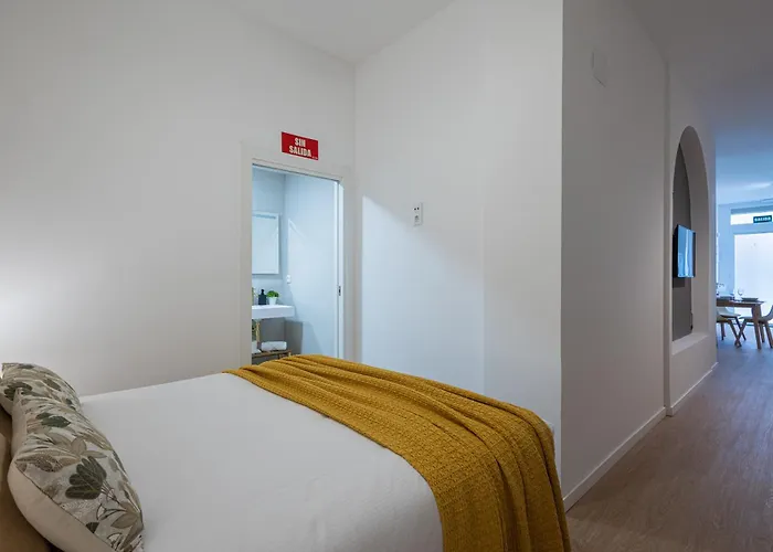 Florit Flats - The Maritim Metro Station *