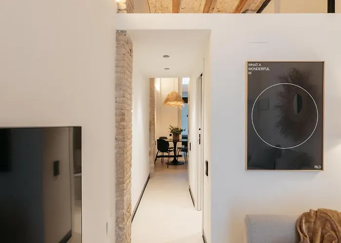 Lovely Exclusivity In Center * فالنسيا