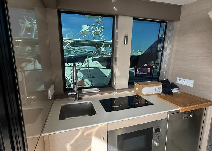 بوتيل Luxury Catamaran In Marina فالنسيا