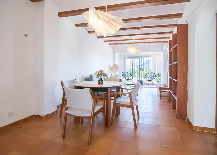 Piscina Urbanizacion De Lujo Cerca Del Mar Holiday home Valencia