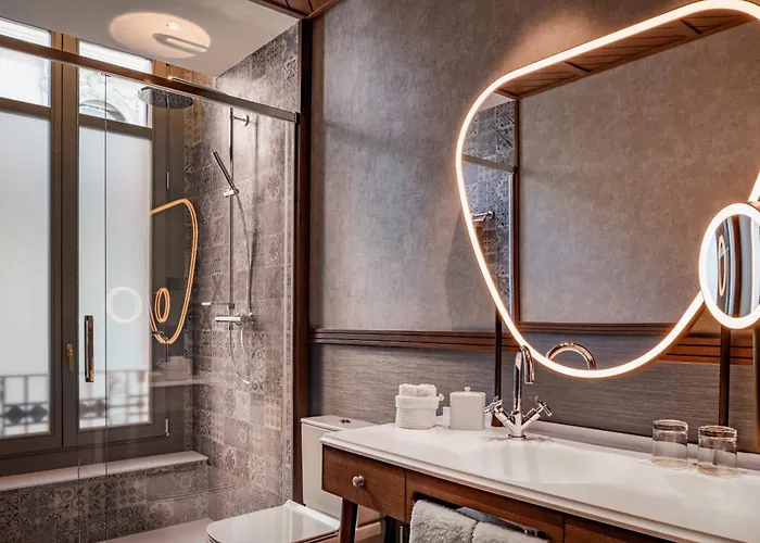 Palacio Santa Clara, Autograph Collection