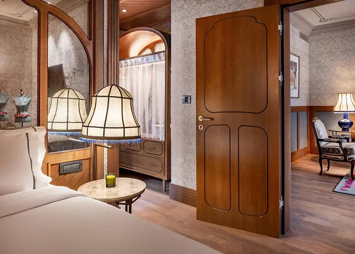 Palacio Santa Clara, Autograph Collection 4*