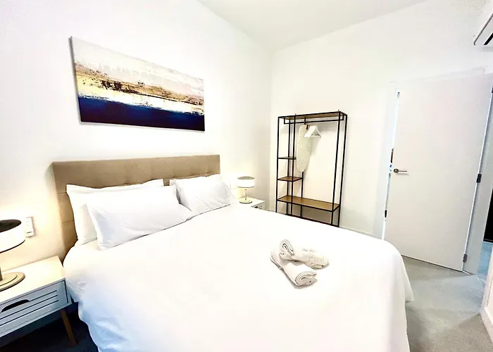 Convenient, Charming 15 Mins From Center