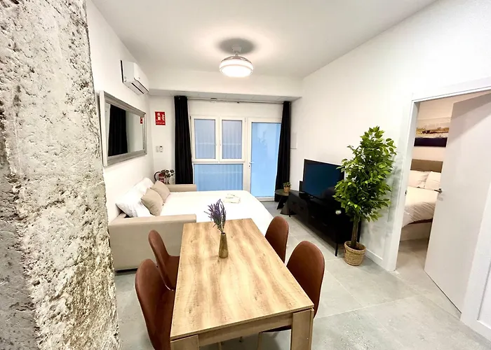 Convenient, Charming 15 Mins From Center *