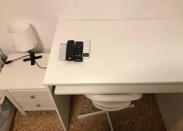 Dos Puerto En Piso Compartido 홈스테이 발렌시아