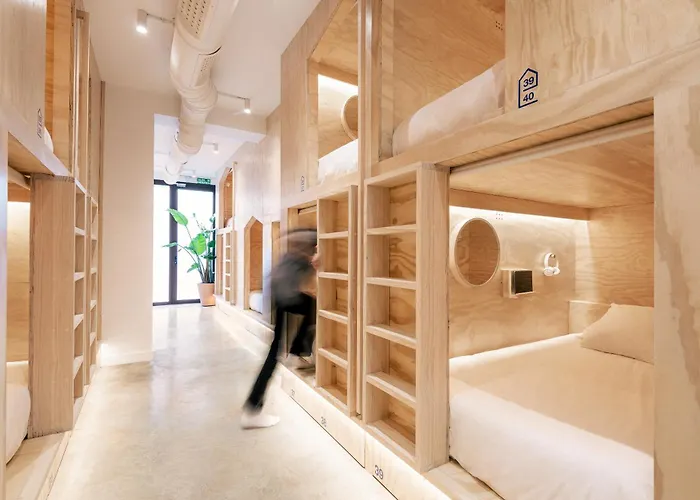 Colo Colo - Single Private Beds