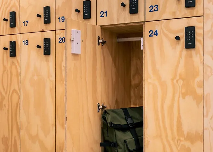 Colo Colo - Single Private Beds Hostal Valencia