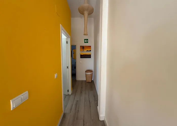 Petite Penthouse With The Sunniest Terrace In 아파트 *