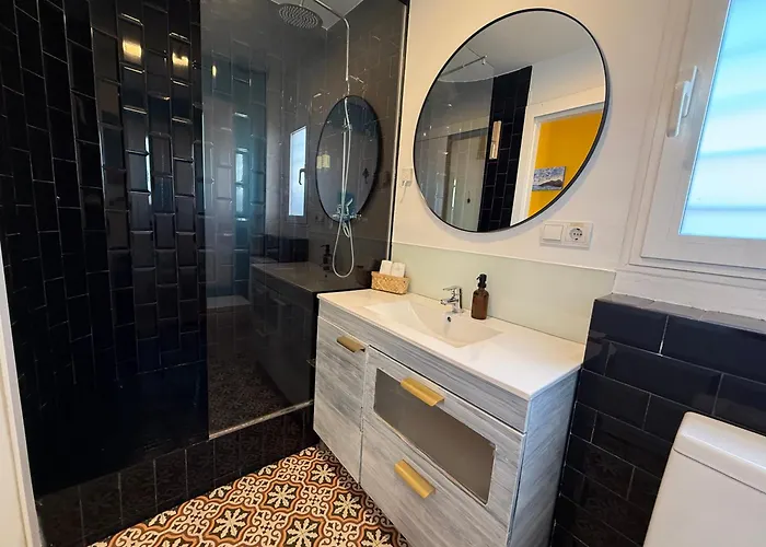 아파트 Petite Penthouse With The Sunniest Terrace In *