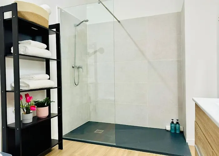 شقة Ori B & Spacious Flat Close To The Center *