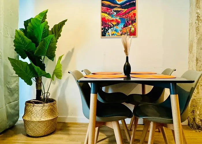 Ori B & Spacious Flat Close To The Center *