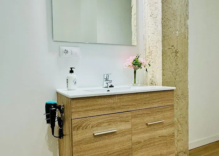 Ori B & Spacious Flat Close To The Center شقة