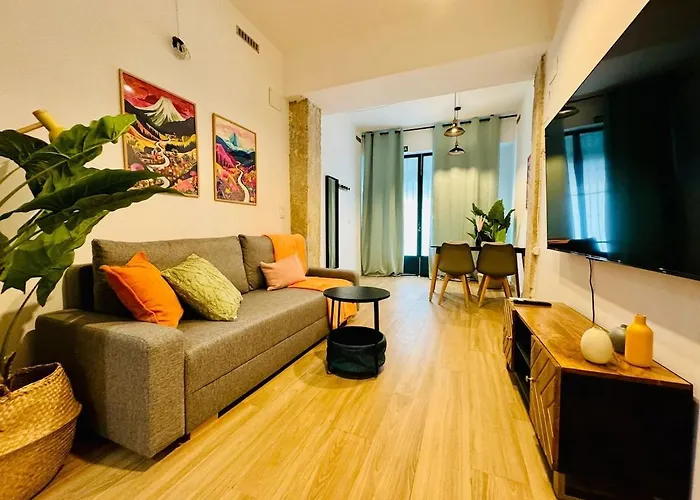 Ori B & Spacious Flat Close To The Center شقة