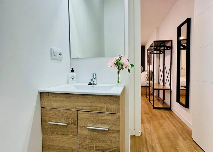 Ori B & Spacious Flat Close To The Center شقة *